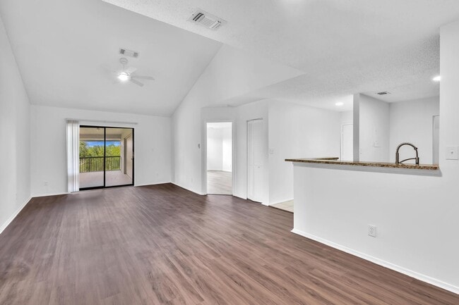 Photo - 11225 W Atlantic Blvd Unidad 306