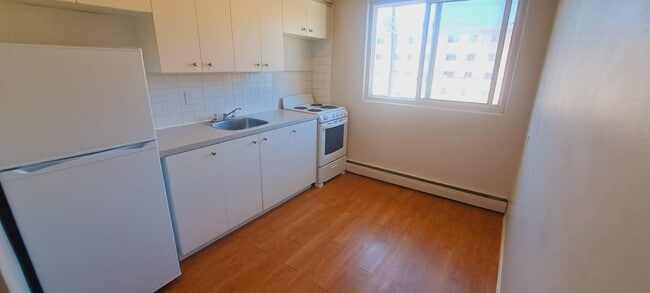 Photo - 10734-108 108 St NW Unit 9