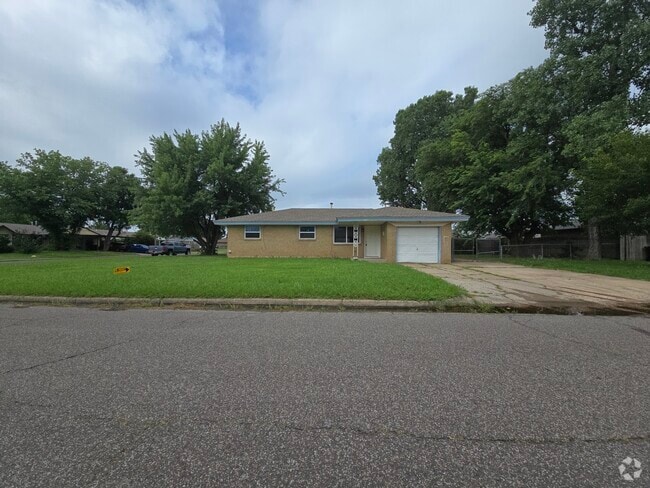 Building Photo - 1500 Regency Blvd Rental