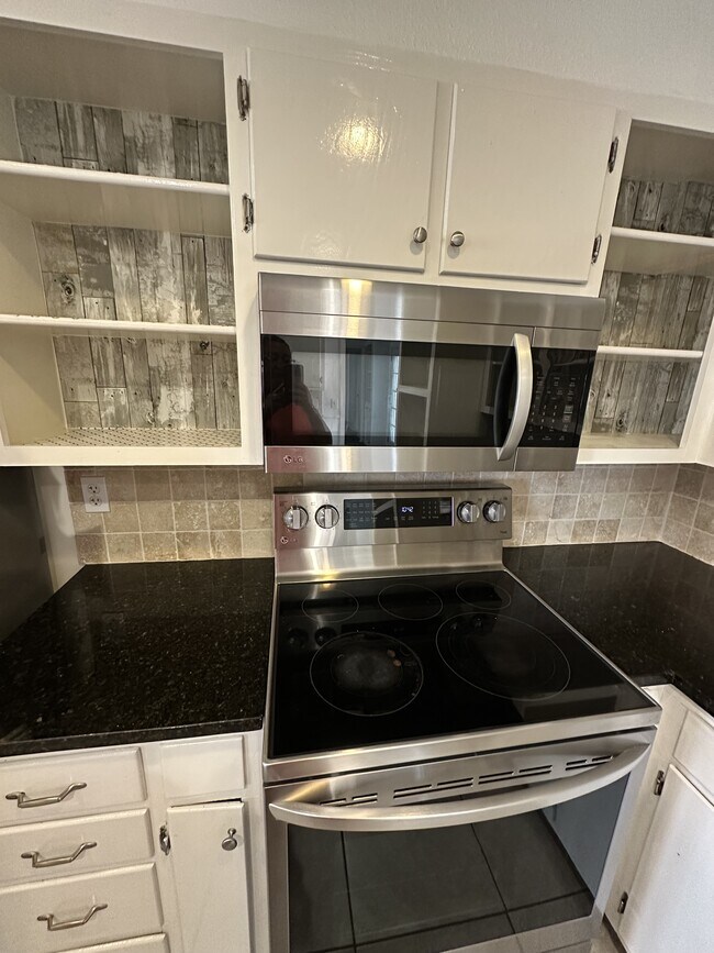 Photo - 211 Uecker Dr