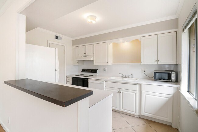 Photo - 6332 Chevy Chase Dr Unidad 16