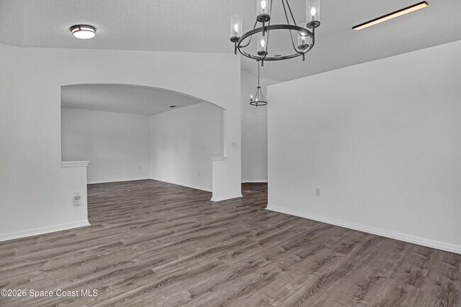 Photo - 1561 Sandusky St SE