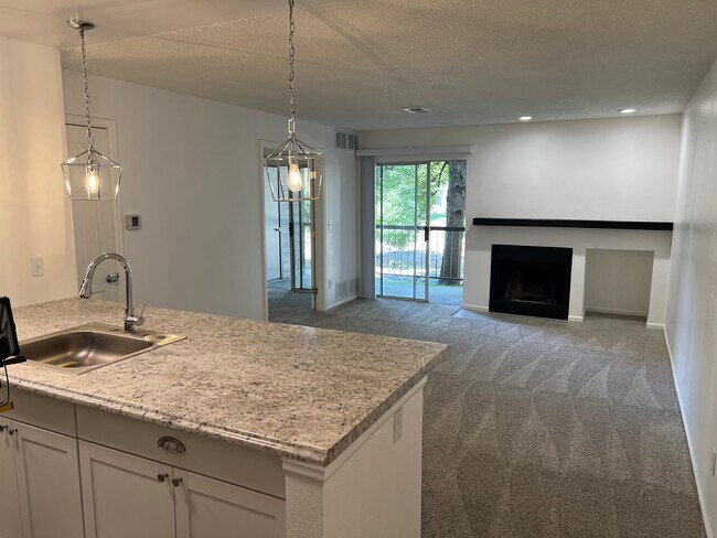 open floor plan - 2575 S Syracuse Way Unidad M103