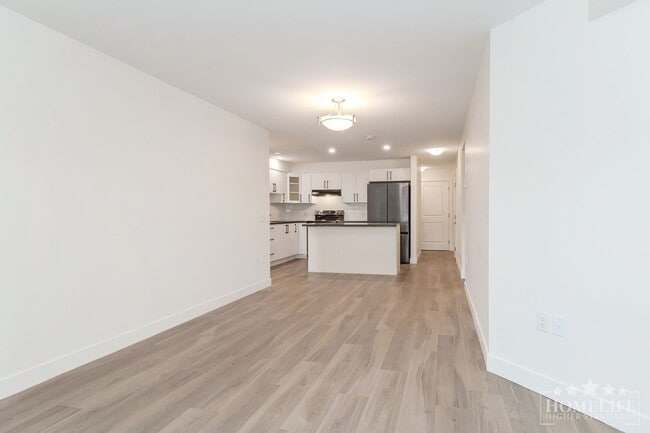 Photo - 2 Bed + 2 Bath + 1 Den Condo for Rent in L... Unit 203