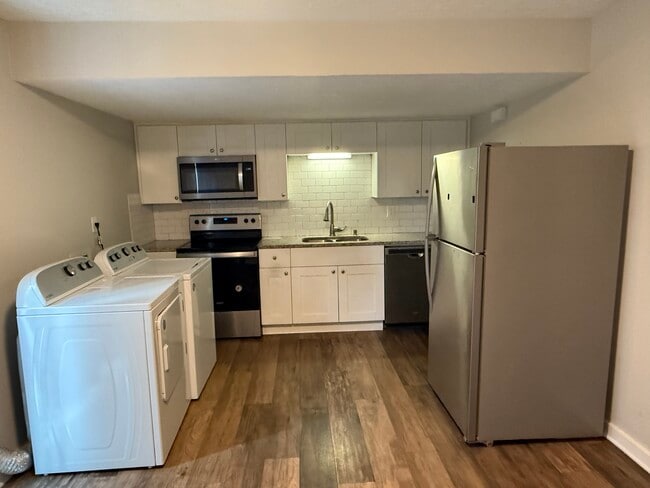 Building Photo - 1071 Oakland Ave SE Unit C Rental