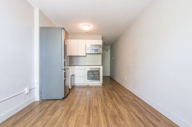 Photo - 798 Richmond Street West Unit 228