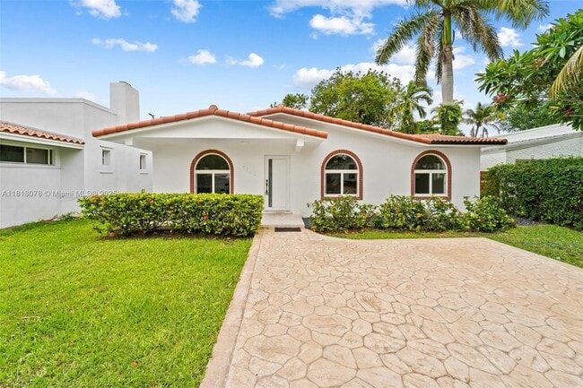 Building Photo - 5840 SW 42nd Ter Rental