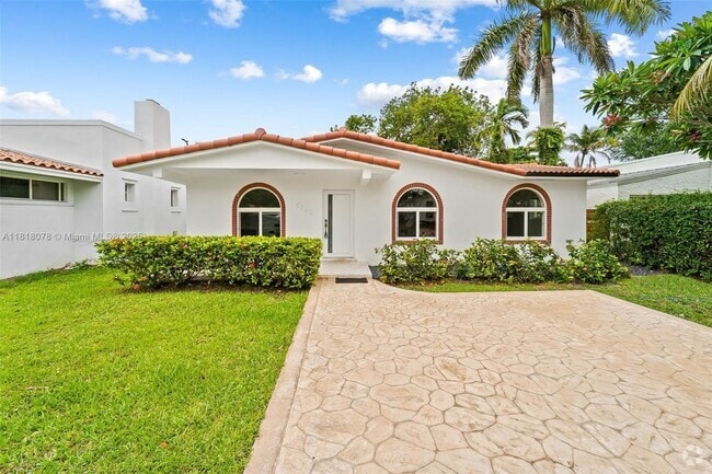 Building Photo - 5840 SW 42nd Ter Rental