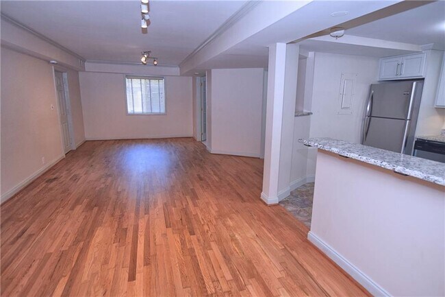 Photo - 417 10th St NE Unit 1