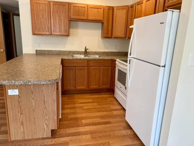 2 bedroom traditional kitchen