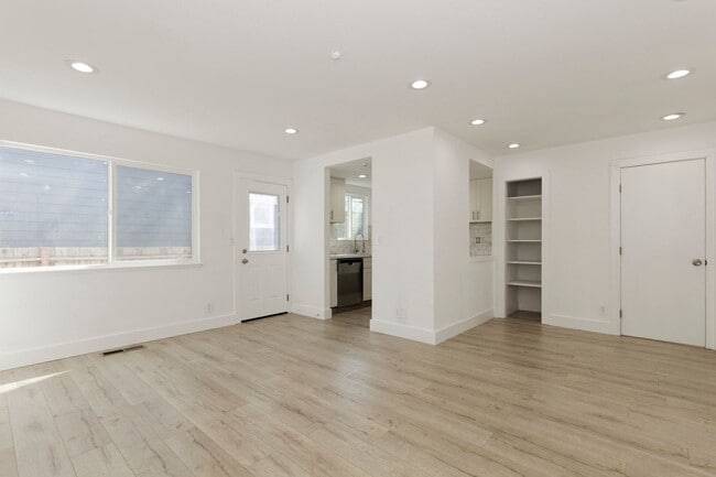 Photo - * 2 Weeks Rent Free * 2 Bedroom for Rent