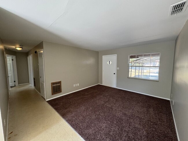 Photo - Charming 4 Bedroom, 1 Bathroom Home in Orange City!!