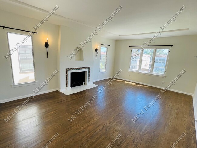 Sala de estar 8137 - 8137 Blackburn Ave