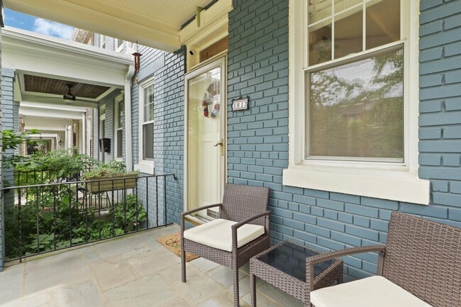 Building Photo - 1813 Bay St SE