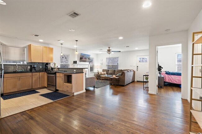 Photo - 3504 Speedway