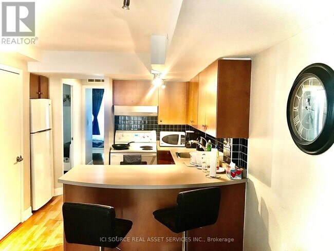 Photo - 415 Jarvis St