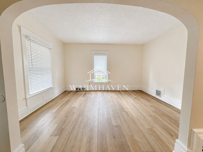 Photo - 212 Gale St