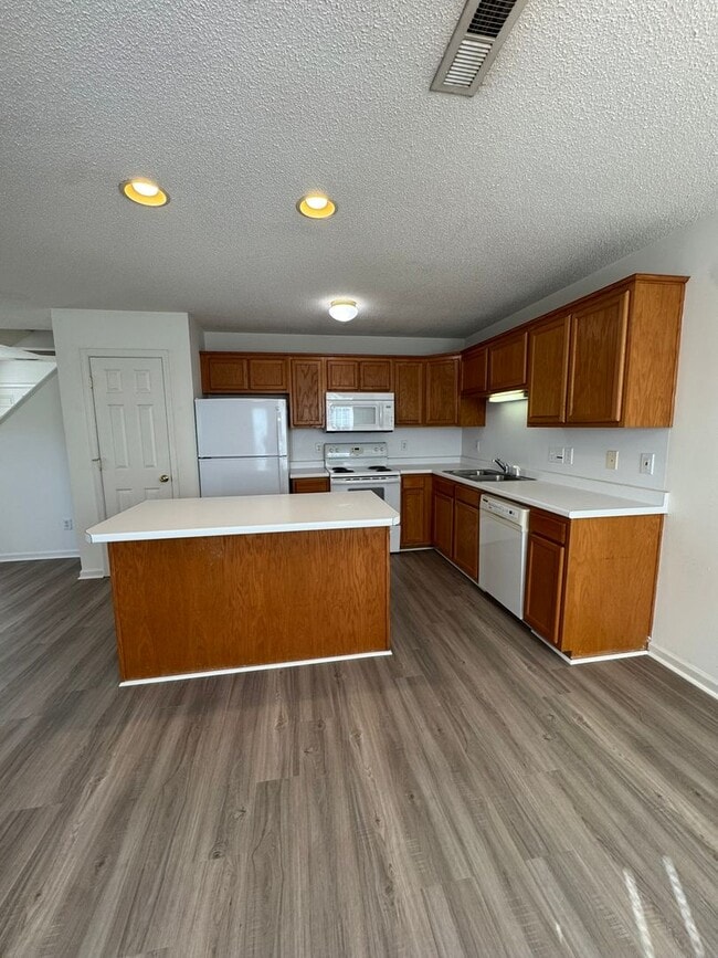 Photo - 147 Springwood Ln