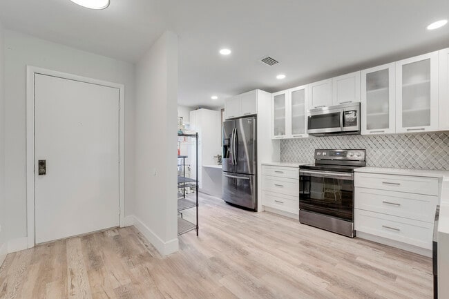 Photo - 20 Southport Ln Unit E