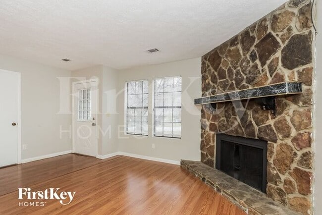 Photo - 914 Hemingway Road