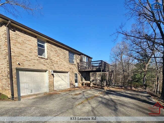 Photo - 833 Lennox Rd