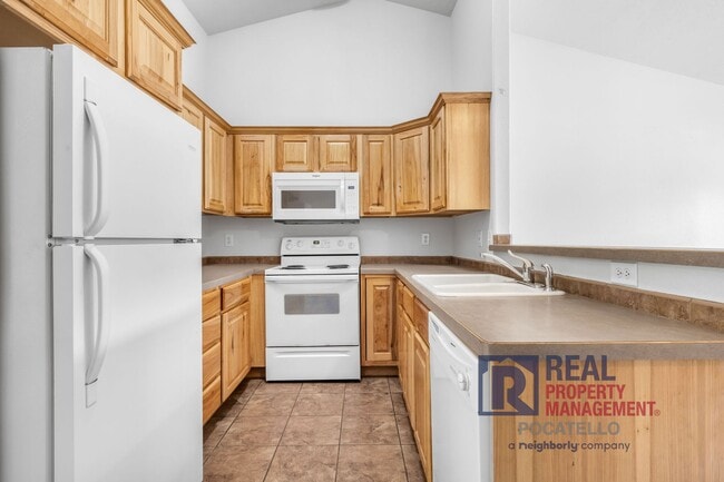 Photo - 3 bedroom 2 Bath Townhouse - 1 Car Garage