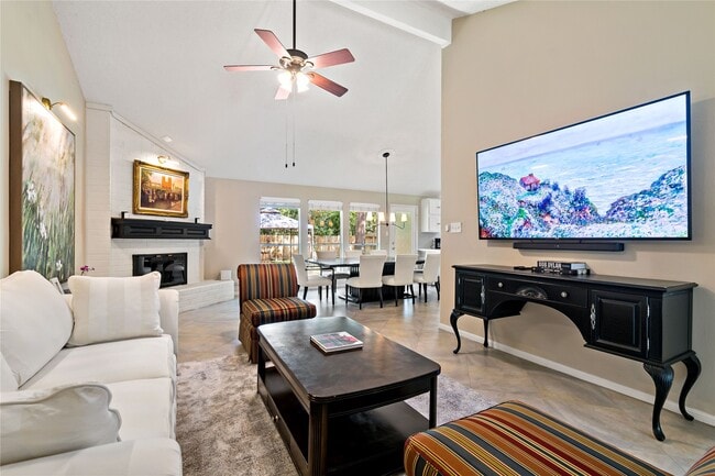 Photo - 9 Brentwood Oaks Ct