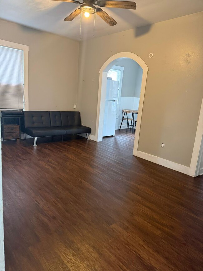 Photo - 1108 Dallas St Unit 1108 Dallas St  2