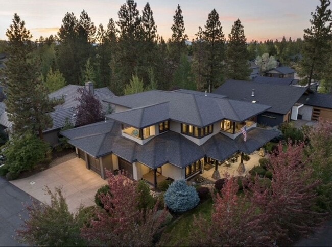 Photo - 19062 Mount McLoughlin Ln