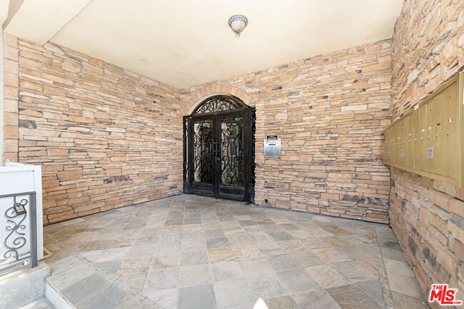 Photo - 650 E Palm Ave Unidad 302