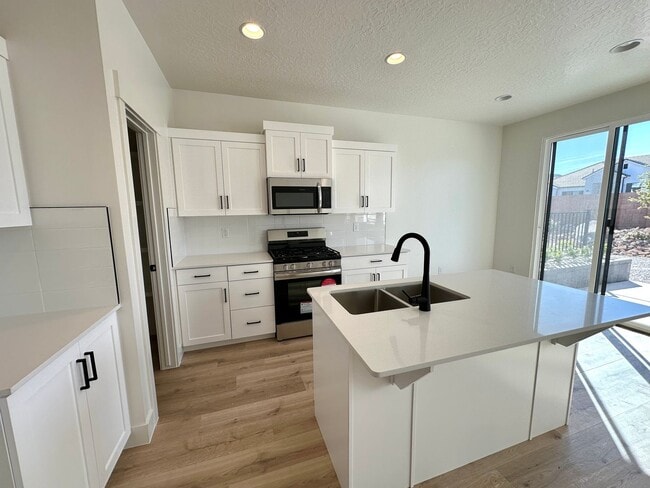 Photo - Brand-New Desert Vista Townhome - Pool Access