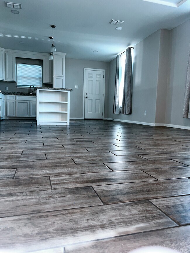 Entrance-Family Room - 1309 Alta Vista Dr Apartamentos Unidad 1