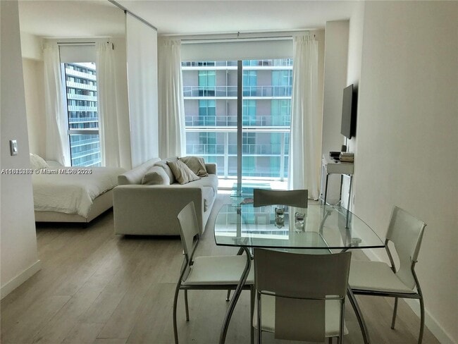Photo - 1100S S Miami Ave Unidad 2706 Rental