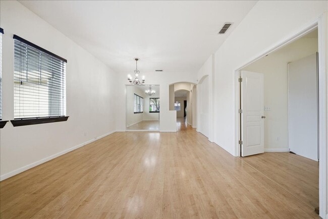 Photo - 3618 Anthea St