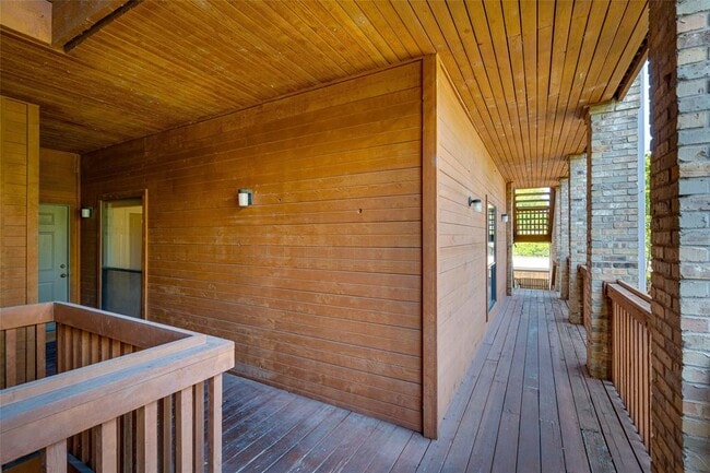 Photo - 1406 Windsor Rd Unit 201