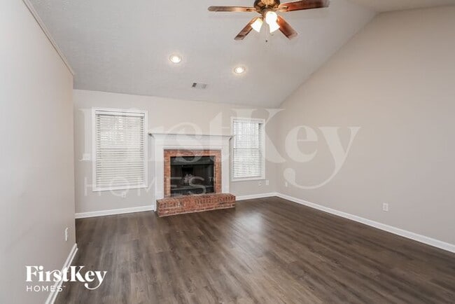 Photo - 727 Melrose Trce NE