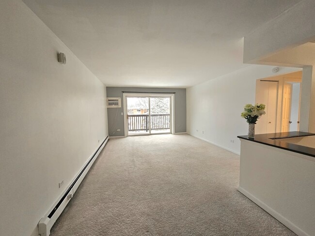 Building Photo - 2226 S Goebbert Rd Unit 473