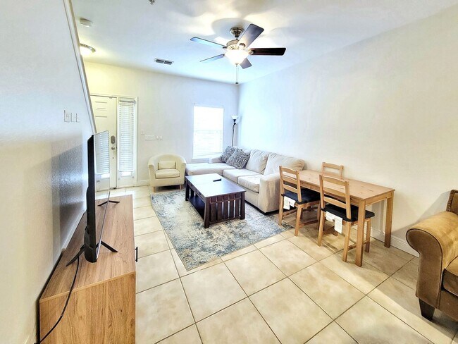 2946 SW 35th Pl