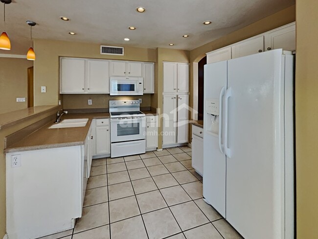 Photo - 907 N Albert Dr