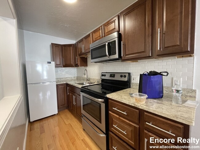 Photo - 108 Peterborough St