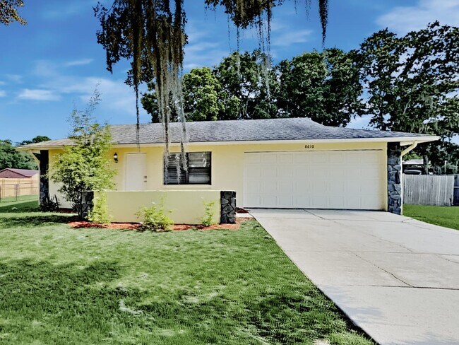 8610 N Campbell Rd - 8610 N Campbell Rd House
