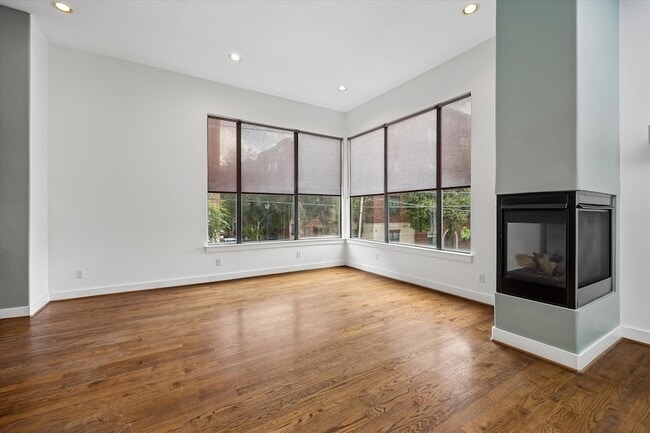 Photo - 732 Ruthven St