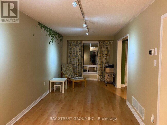 Photo - 5958 Greensboro Dr