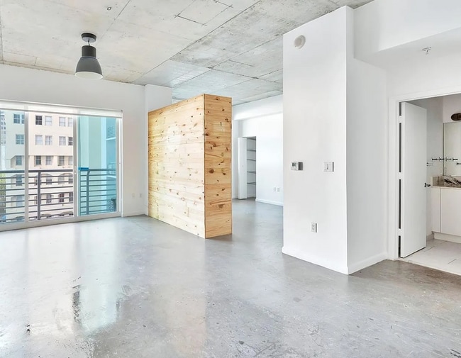 Building Photo - 133 NE 2nd Ave Unit 508 Rental