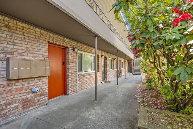 Photo - NEW, HIGH-END RENOVATED  1 bed / 1 bath at the Lydia in Ballard! In-Unit Laundry! Unidad 6525 Apt 1