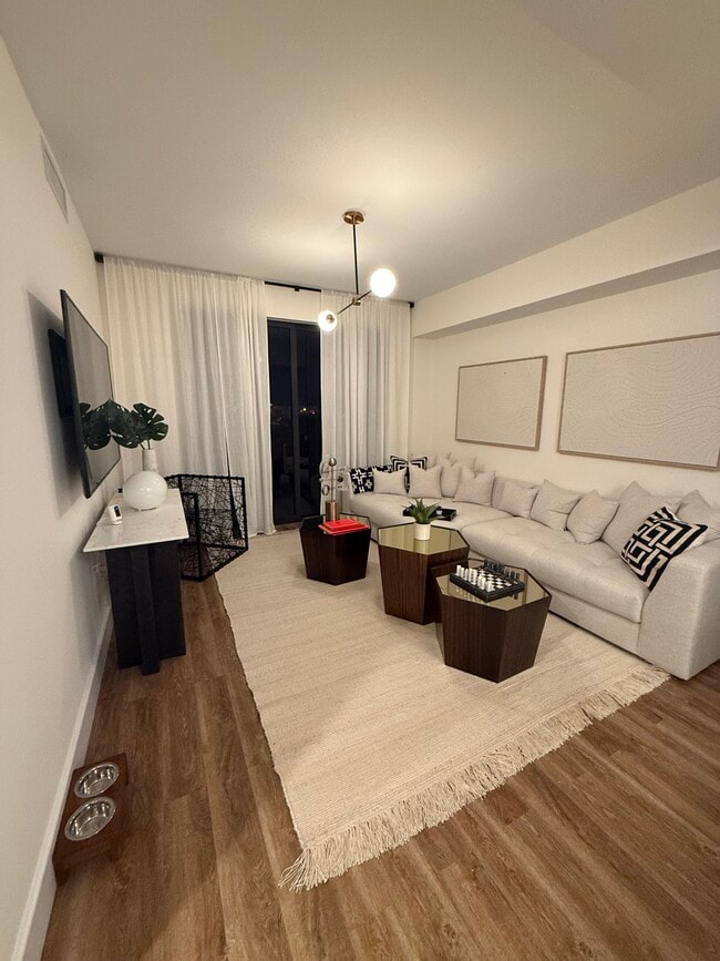 Building Photo - 313 SE 3rd Ter Unit D4 Rental