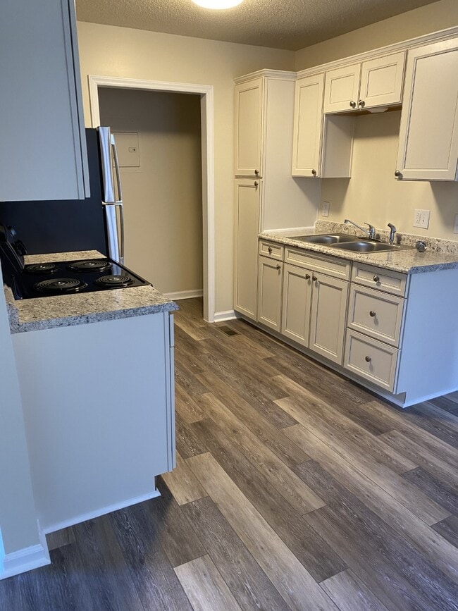 Kitchen and washer/dryer area