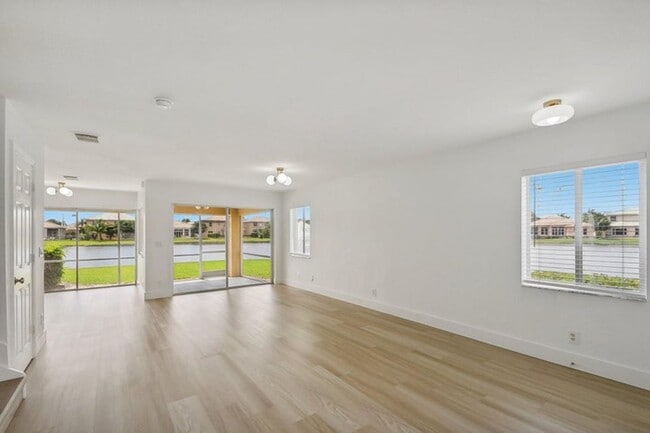 Photo - 6224 Reynolds St