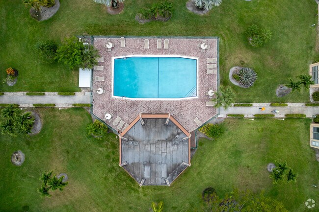 6501 Winfield Blvd - Margate Village