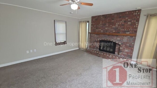 3 Bedroom, 2 Bathroom with 1 Car Garage in Gladstone, Missouri